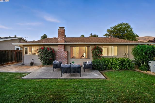 38645 Spetti Ct, Fremont CA: https://media.crmls.org/mediaz/39a9a44c-36e6-4df5-8cab-4419ea437b58.jpg