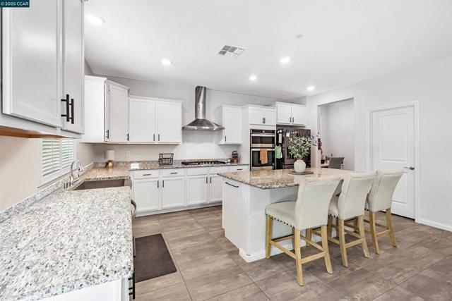 158 Wooley Creek Way, Brentwood CA: https://media.crmls.org/mediaz/39aa1284-799b-4baf-9a87-66892b196d8a.jpg