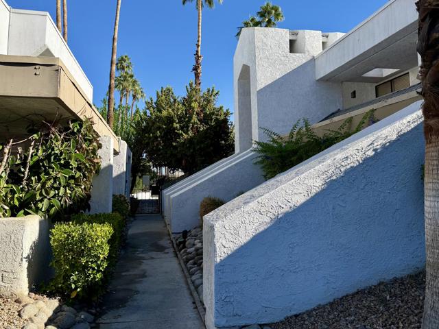 5301 E Waverly Dr., Palm Springs CA: https://media.crmls.org/mediaz/39aa2419-b6fd-499e-91a5-b36afe497455.jpg