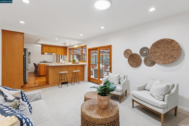 1752 Berrywood Ct, Concord CA: https://media.crmls.org/mediaz/39aa6dd1-65b5-4507-b053-4a2686f6b6e6.jpg