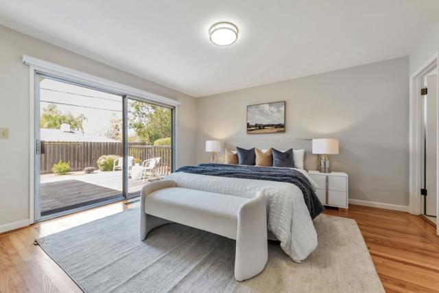 171 E Creek Drive, Menlo Park CA: https://media.crmls.org/mediaz/39aa7623-88f3-4d4b-820d-e477d0c7688c.jpg
