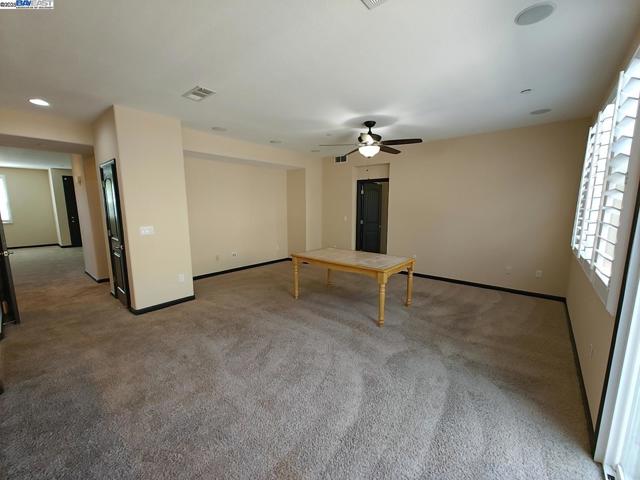 7283 Abbey Dr, Vallejo CA: https://media.crmls.org/mediaz/39aac91e-648a-46a3-9437-439d95a29b5e.jpg