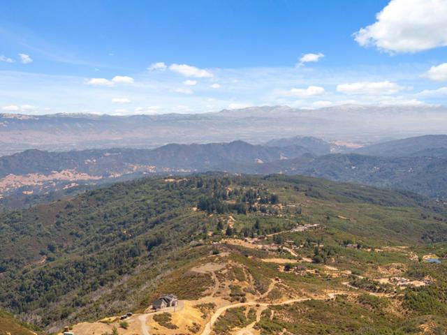 35005 Loma Chiquita Road, Los Gatos CA: https://media.crmls.org/mediaz/39ab641b-153f-4048-9b90-19c41de18e09.jpg