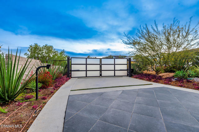 2111 High Knoll Circle, Thousand Oaks CA: https://media.crmls.org/mediaz/39ac4326-bcea-42a7-ace3-3723102e42eb.jpg
