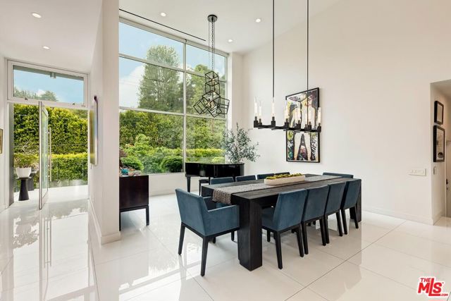 9792 Oak Pass Road, Beverly Hills CA: https://media.crmls.org/mediaz/39ac84ee-44f0-41b1-a04c-8d5132fdb7cc.jpg