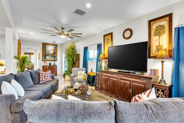 527 Jade Lane, Palm Springs CA: https://media.crmls.org/mediaz/39ad0b25-976a-4740-929c-b74f51d8743a.jpg