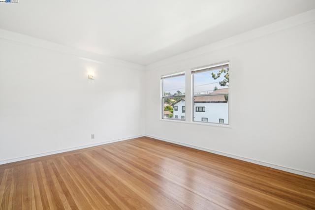 2200 Peach St, Pinole CA: https://media.crmls.org/mediaz/39ad7d41-8315-4fde-b95a-82febd0f13d6.jpg