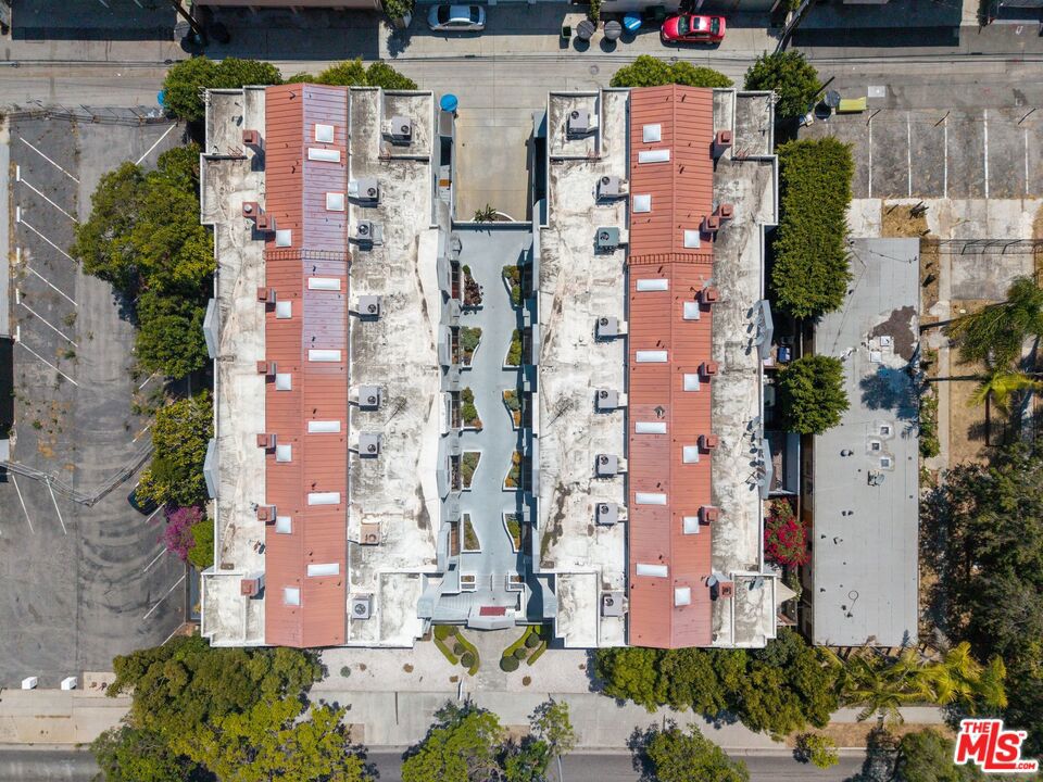 https://media.crmls.org/mediaz/39ae09b6-0d87-40e5-a3ca-320a35012c9b.jpg?preset=X-Large