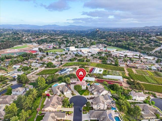 2196 Kirkcaldy Rd, Fallbrook CA: https://media.crmls.org/mediaz/39aecd93-5731-448a-80b2-37bb8fce2a05.jpg