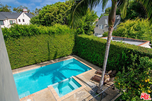 338 S Highland Avenue, Los Angeles CA: https://media.crmls.org/mediaz/39af086d-662f-4644-8bb1-2b8f3ac38e5b.jpg