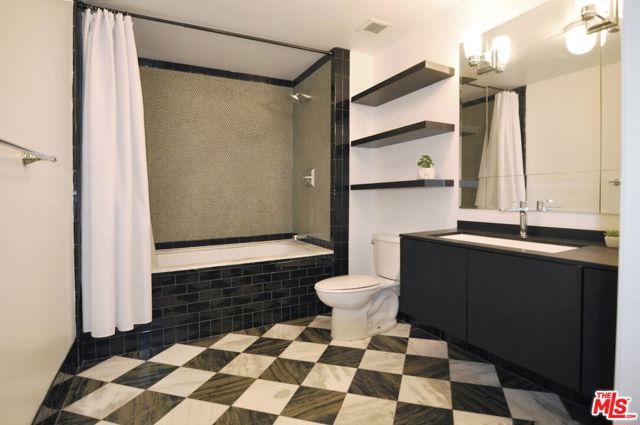 849 S Broadway, Los Angeles CA: https://media.crmls.org/mediaz/39af0cfa-c7d0-4ac5-bd73-4c05d2897861.jpg