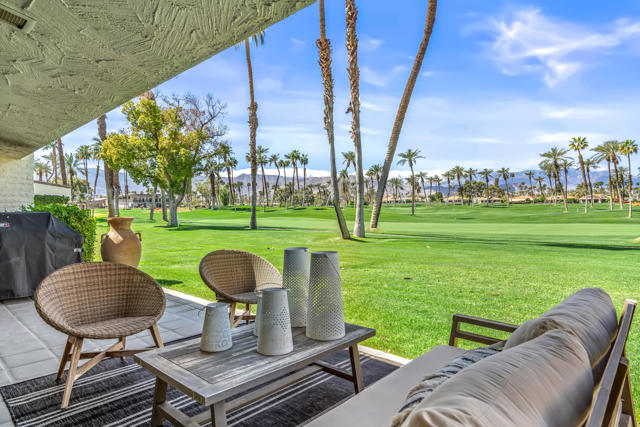 44841 Desert Horizons Drive, Indian Wells CA: https://media.crmls.org/mediaz/39b0707a-4eba-48da-baa4-359e9a115758.jpg