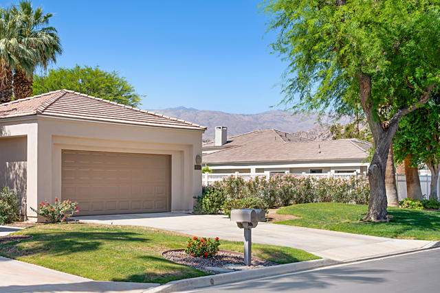 80471 Oak Tree, La Quinta CA: https://media.crmls.org/mediaz/39b10e30-5f95-4c54-b996-6c632a2ea017.jpg