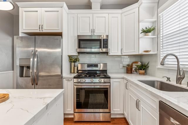 1438 6Th St, Alameda, California 94501, 3 Bedrooms Bedrooms, ,2 BathroomsBathrooms,Single Family Residence,For Sale,6Th St,41109666