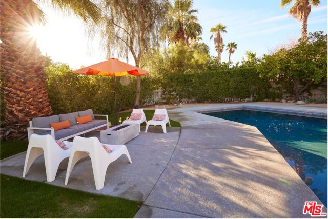 2291 E Calle Papagayo, Palm Springs CA: https://media.crmls.org/mediaz/39b209ab-4f52-4426-aa76-1363e2827755.jpg