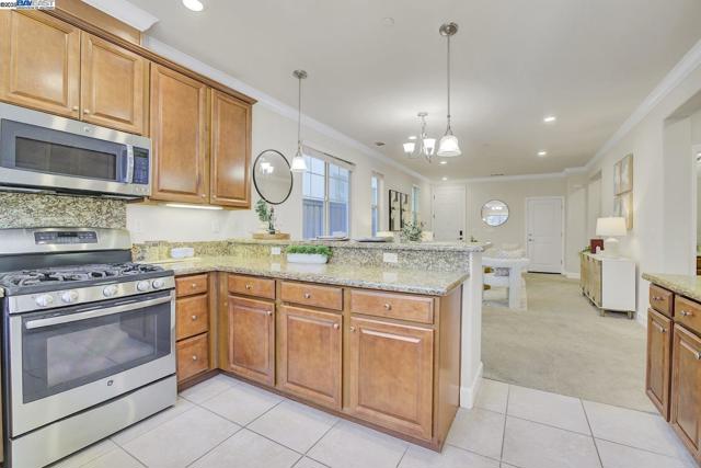 41538 Casabella Cmn, Fremont CA: https://media.crmls.org/mediaz/39b255e0-5b1d-4976-8514-8332fda3564e.jpg