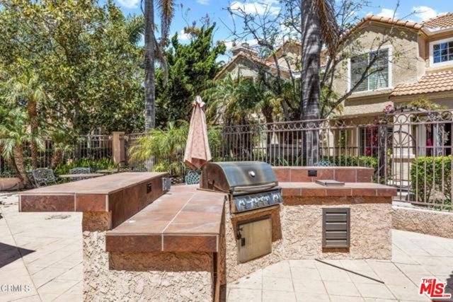 1202 Lost Point Lane, Oxnard CA: https://media.crmls.org/mediaz/39b29032-797d-4fce-9085-4f2e625c320e.jpg