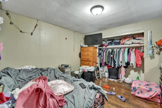 1506 52nd Ave, Oakland CA: https://media.crmls.org/mediaz/39b29f69-aa24-4a65-9fb5-f80fc8c9fe2a.jpg