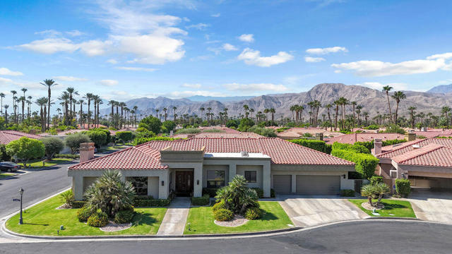 29 El Roble Court, Rancho Mirage CA: https://media.crmls.org/mediaz/39b33498-96b8-49d3-97c1-6053e6143be4.jpg