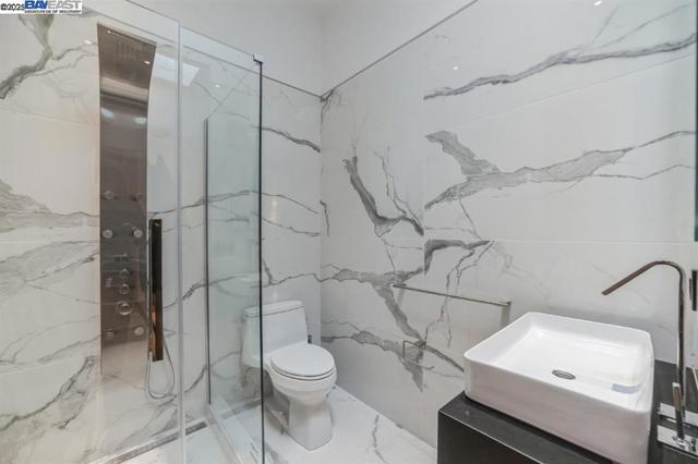 1208 Stanyan St, San Francisco CA: https://media.crmls.org/mediaz/39b3cef0-f4c0-4061-83f1-ae75cea58a90.jpg