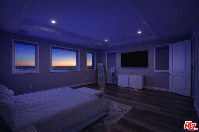 20254 Liverpool Way, Porter Ranch CA: https://media.crmls.org/mediaz/39b3d1c0-a479-477a-b0c2-73dda202c7f6.jpg