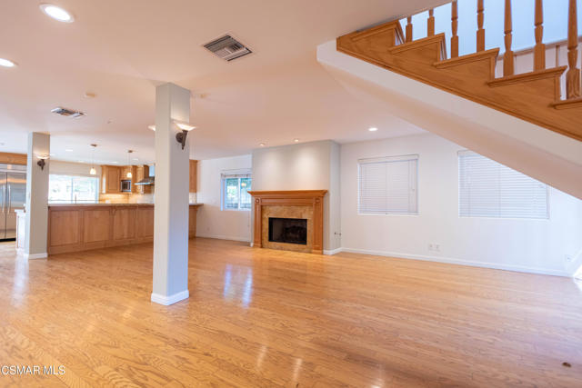 4539 Mammoth Avenue, Sherman Oaks CA: https://media.crmls.org/mediaz/39b42b20-387a-47ea-9d2e-95ffdfbcfa96.jpg