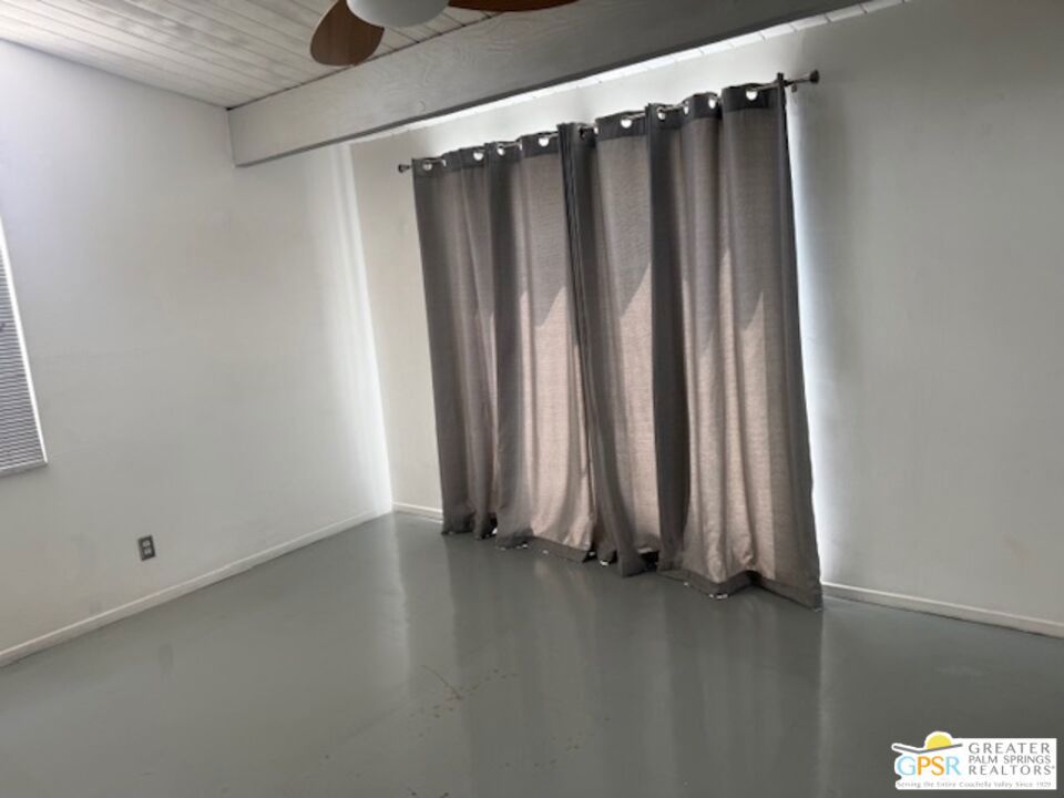 https://media.crmls.org/mediaz/39b42f1c-8079-400e-9437-2466400d5124.jpg?preset=X-Large