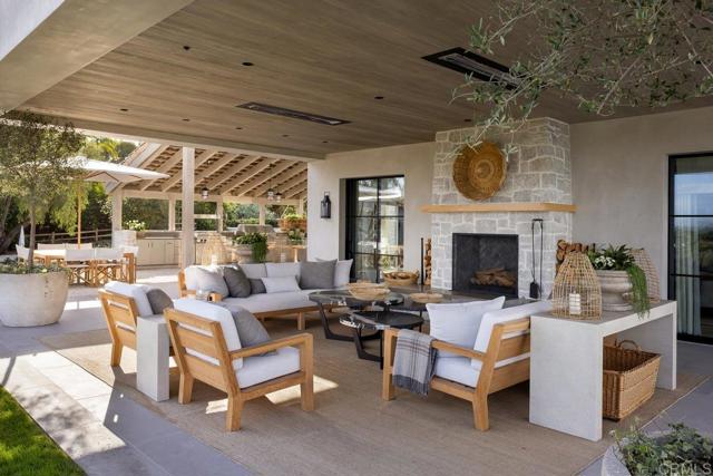17845 Via de Fortuna, Rancho Santa Fe CA: https://media.crmls.org/mediaz/39b4c26b-6f9e-409a-b0e1-9c673f13ac7c.jpg