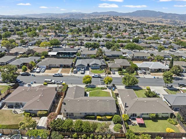 1500 Sunset Drive, Hollister CA: https://media.crmls.org/mediaz/39b5b7eb-1a2a-44c2-b2d5-7e0baf2114d3.jpg