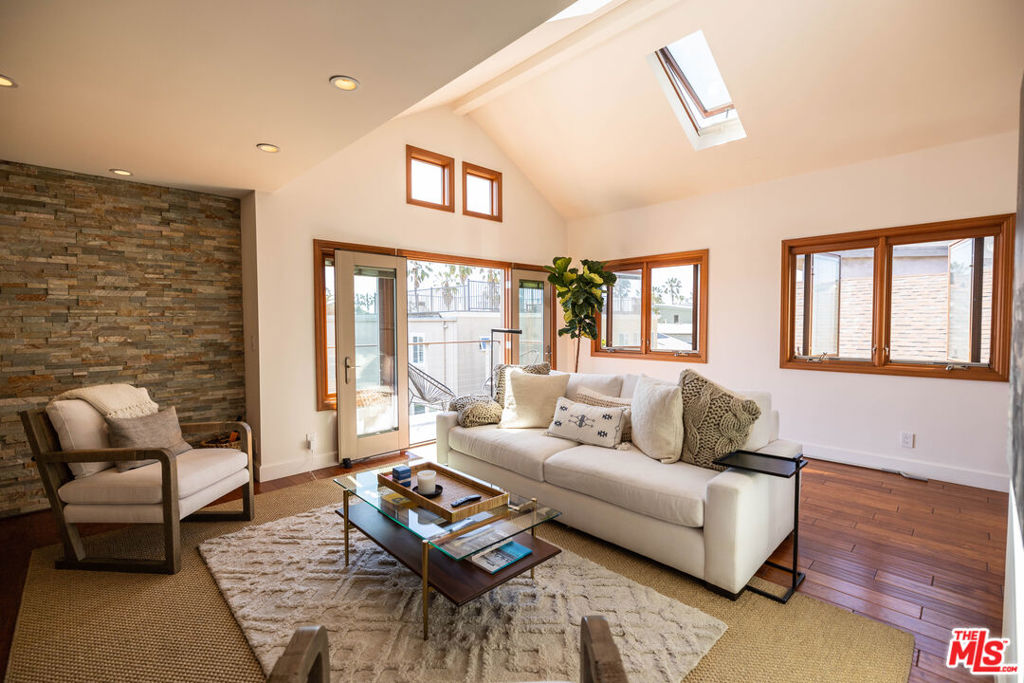 6644 Vista Del Mar