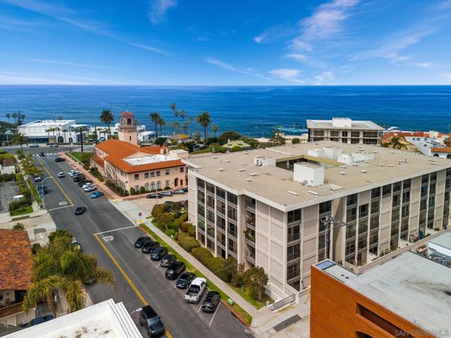 7811 Eads Ave, La Jolla CA: https://media.crmls.org/mediaz/39b65dde-ce88-4eea-a5c1-5a9587b26722.jpg