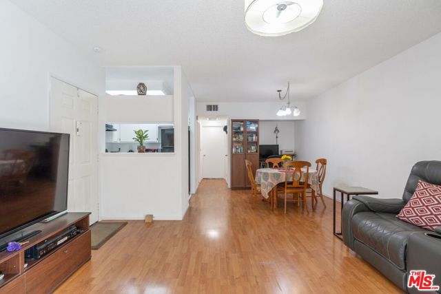 11150 Glenoaks Boulevard, 41 photo 5