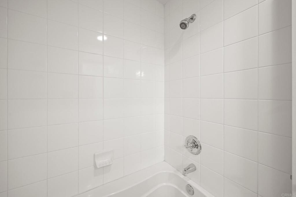 https://media.crmls.org/mediaz/39b66f8f-d1c9-4bab-9771-de637bd3b69a.jpg?preset=X-Large