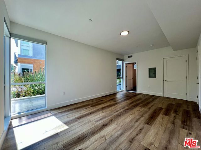 5801 Camerford Avenue, Los Angeles CA: https://media.crmls.org/mediaz/39b6b272-7a3e-4b99-a889-f8d17896e0a4.jpg