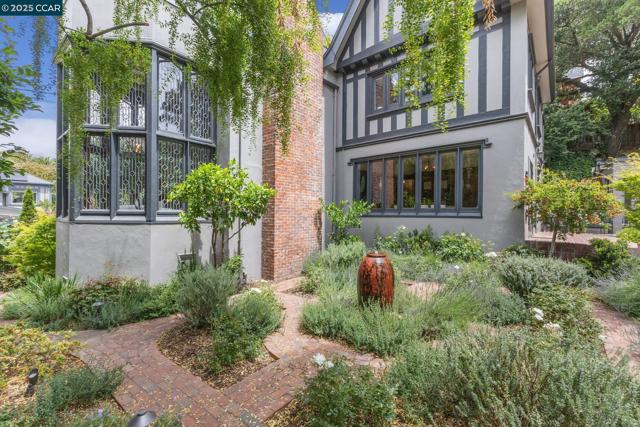 91 Tunnel Rd, Berkeley CA: https://media.crmls.org/mediaz/39b6df7c-c742-44e7-aa7e-5cb1f6bd5090.jpg