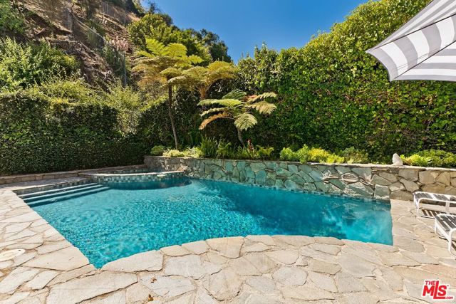 1041 Chantilly Road, Los Angeles CA: https://media.crmls.org/mediaz/39b74ad0-18e5-4f56-8614-af3a6c234d9d.jpg