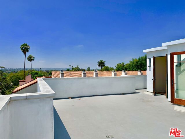 859 S LUCERNE Boulevard, Los Angeles CA: https://media.crmls.org/mediaz/39b77e6e-ea14-4289-9f2d-72f2b5a27bbb.jpg