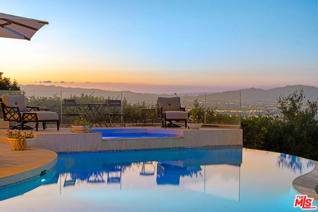 7833 Torreyson Drive, Los Angeles CA: https://media.crmls.org/mediaz/39b7abc6-3c91-408c-89b4-fa1cff1fd0e2.jpg