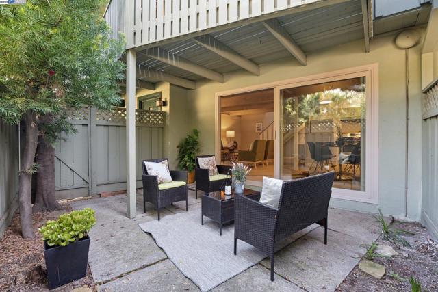 278 Monroe Dr., Mountain View CA: https://media.crmls.org/mediaz/39b7bcbe-c0df-4756-b3a8-49b0f2343e31.jpg