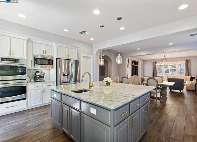 7563 Balmoral Way, San Ramon CA: https://media.crmls.org/mediaz/39b826c8-c106-4e46-91ff-75b55e1ee33f.jpg