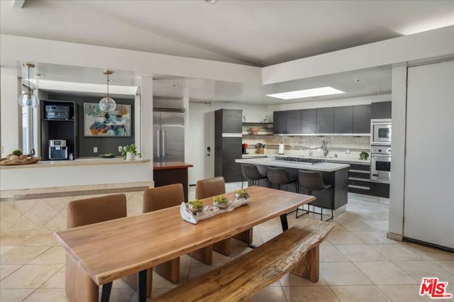 6530 Lakeridge Road, Los Angeles CA: https://media.crmls.org/mediaz/39b84697-adc7-41c9-b289-308c04502e78.jpg