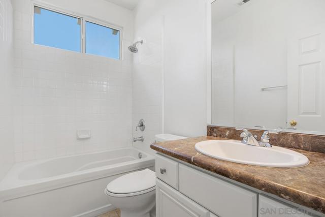 13800 Torrey Del Mar Dr, San Diego CA: https://media.crmls.org/mediaz/39b87970-37bd-4ed8-a4b5-a393f9cab71e.jpg