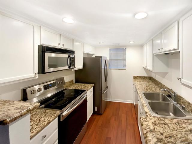 12059 Alta Carmel Ct, San Diego CA: https://media.crmls.org/mediaz/39b89cc7-681e-49d3-bffc-e73f7f815393.jpg