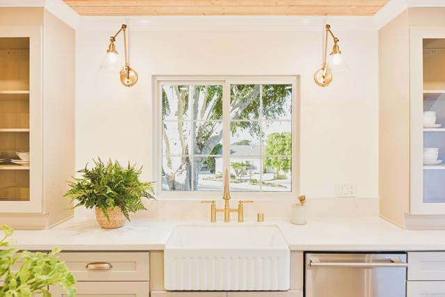 Detail Gallery Image 23 of 64 For 3951 Atascadero Dr, San Diego,  CA 92107 - 4 Beds | 3 Baths