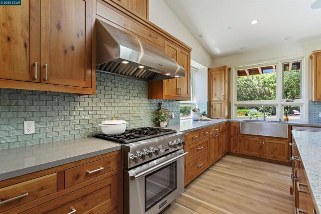 53 Tara Rd, Orinda CA: https://media.crmls.org/mediaz/39b8e6ce-8429-4e8b-876f-455a7ea755f8.jpg
