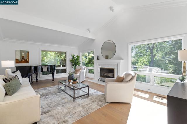 120 Heritage Oaks Pl, Alamo CA: https://media.crmls.org/mediaz/39b90162-e0f0-4ba5-a0a1-6e3871bc9cb3.jpg