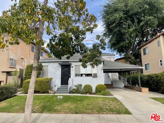 1533 Yale Street, Santa Monica CA: https://media.crmls.org/mediaz/39b92077-8c26-4779-bdcc-3348b0fe1e49.jpg