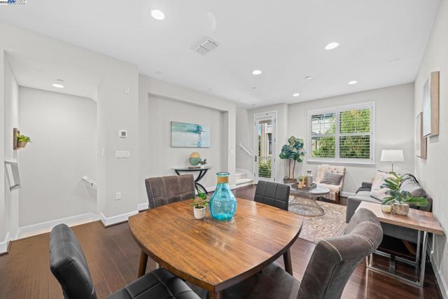 389 Basswood Cmn, Livermore CA: https://media.crmls.org/mediaz/39b9232e-12f5-4773-848b-8117622c5c8b.jpg