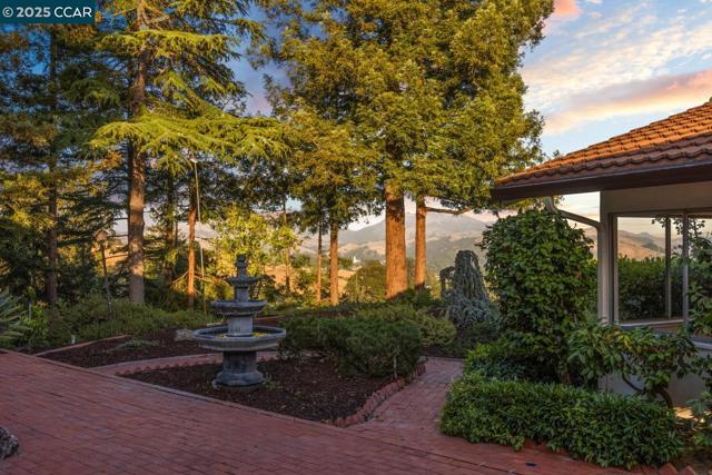 140 Warfield Drive, Moraga CA: https://media.crmls.org/mediaz/39ba15d5-e65d-4e5e-b0bf-03ddb6fdac7e.jpg