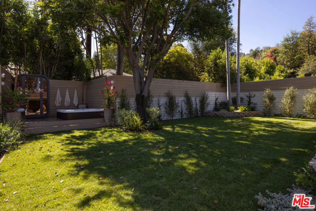 3684 Willowcrest Avenue photo 17